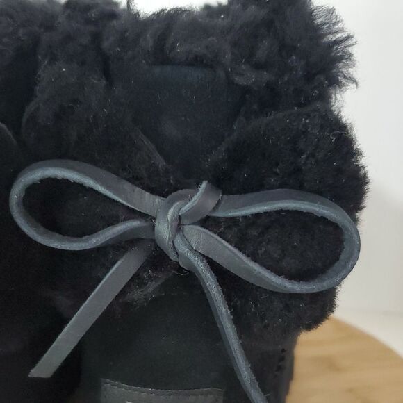 UGG Women's Classic Double Bow Mini Black Suede Ankle Boots Size 6 NWOT - Picture 3 of 13